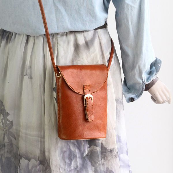 messenger bagstanned 2021 women's dyed vegetable leather one shoulder messenger mobile phone bag
messenger bagstanned 2021 women's dyed vegetable leather one shoulder messenger mobile phone bag