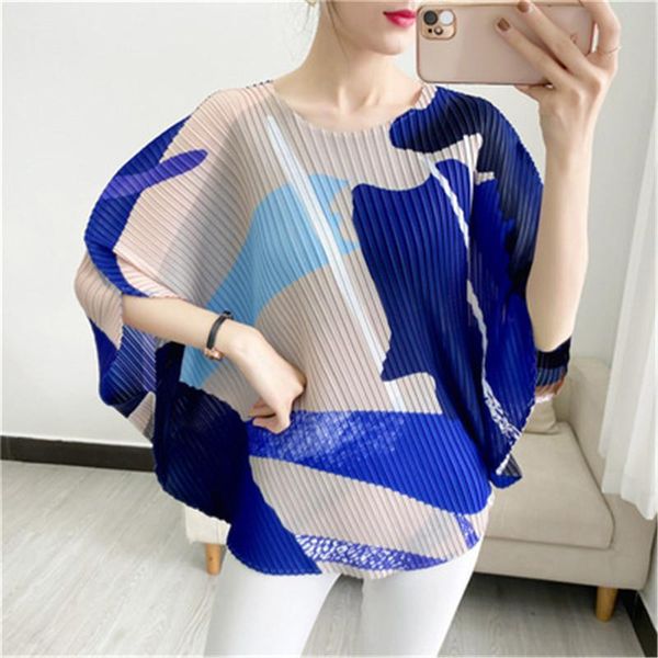 women's t-shirt miyake pleated loose lazy style bat shirt 2021 summer design sense printed round neck t women top, White
women's t-shirt miyake pleated loose lazy style bat shirt 2021 summer design sense printed round neck t women top, White