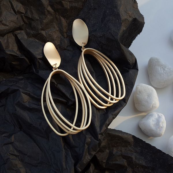 925 silver needle geometric oval earrings fashion temperament simple net red personality fashion earrings new jewelry
925 silver needle geometric oval earrings fashion temperament simple net red personality fashion earrings new jewelry