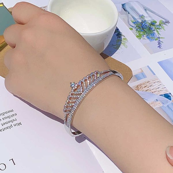 kinel jewelry luxury cz stone crown bracelet for women princess cut 4.6 ct zircon bangle silver color engagement wedding jewelry q0719, Black
kinel jewelry luxury cz stone crown bracelet for women princess cut 4.6 ct zircon bangle silver color engagement wedding jewelry q0719, Black