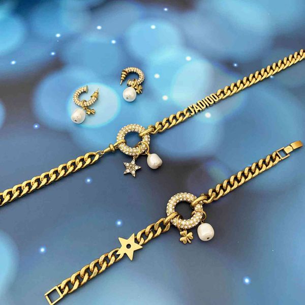 2021 high-quality jewelry 70% off sale family's new diamond clover pearl necklace net red small exaggerated bracelet earrings, Silver
2021 high-quality jewelry 70% off sale family's new diamond clover pearl necklace net red small exaggerated bracelet earrings, Silver