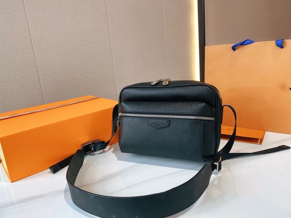 2021 contracted fashion mens shoulder bags designers messenger bag briefcase crossbody good quality brand l0g0
2021 contracted fashion mens shoulder bags designers messenger bag briefcase crossbody good quality brand l0g0