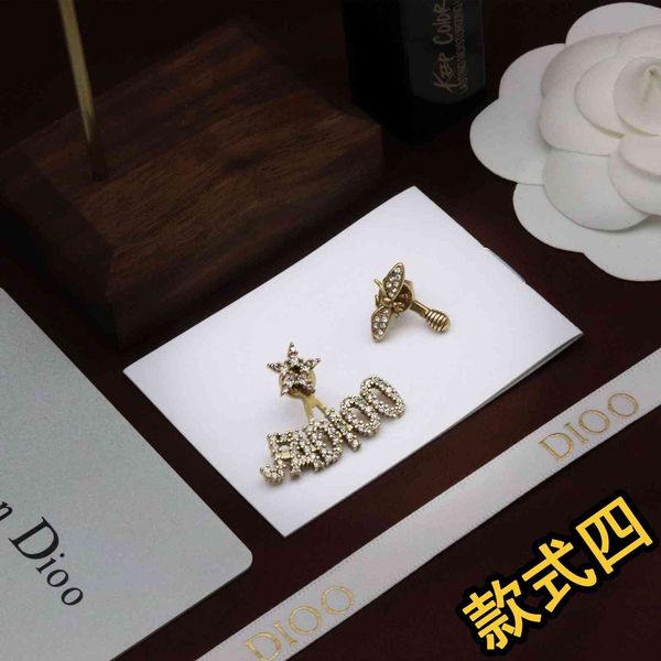 2021 newd bee asymmetric female cd letter pearl dijia net red back hanging love earrings-wholesale, Golden
2021 newd bee asymmetric female cd letter pearl dijia net red back hanging love earrings-wholesale, Golden