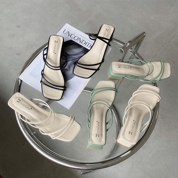 cross-tied shoes woman 2021 slippers summer luxury slides low rubber flip flops pantofle med designer hawaiian soft pu rome, Black
cross-tied shoes woman 2021 slippers summer luxury slides low rubber flip flops pantofle med designer hawaiian soft pu rome, Black