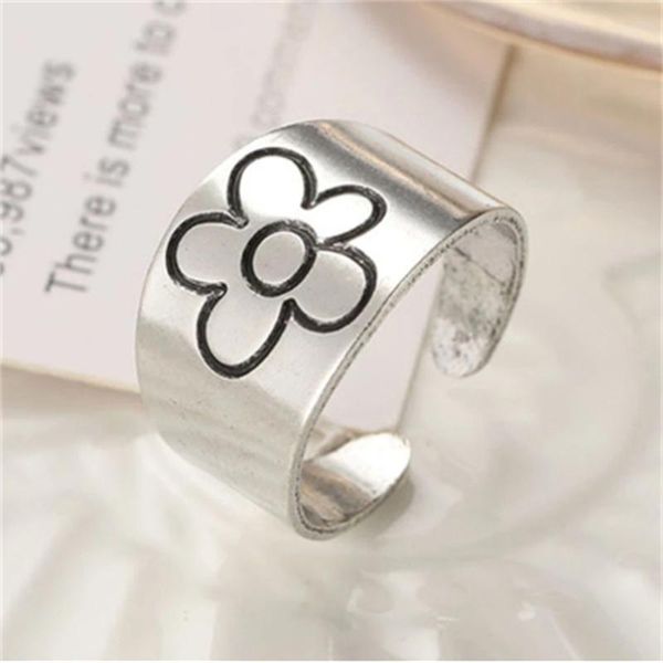 wedding rings 2021 korean style flower for women trendy vintage blossom ring small daisy party couple wholesale, Slivery;golden
wedding rings 2021 korean style flower for women trendy vintage blossom ring small daisy party couple wholesale, Slivery;golden