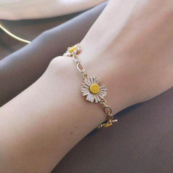 pendant necklaces s925 sterling silver jewelry small fresh forest daisy necklace bracelet female clavicle chain simple chrysanthemum
pendant necklaces s925 sterling silver jewelry small fresh forest daisy necklace bracelet female clavicle chain simple chrysanthemum