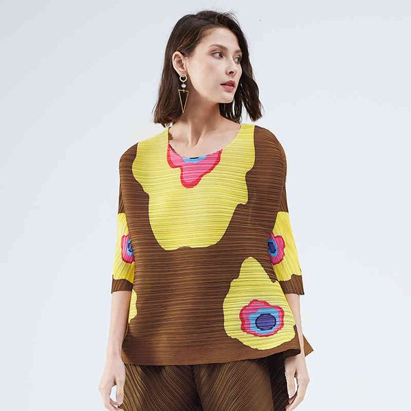 miyake plied flowers blooming and earth plus size hem black aesthetic clothes in fashion women, White
miyake plied flowers blooming and earth plus size hem black aesthetic clothes in fashion women, White