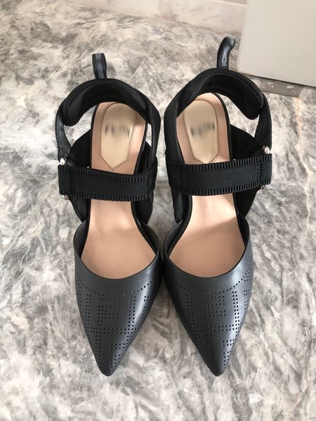 2021 good quality fashion women luxurys designers shoes designer sandals womens luxury high heels sandal dress shoess with box size 35-41 -h, Black
2021 good quality fashion women luxurys designers shoes designer sandals womens luxury high heels sandal dress shoess with box size 35-41 -h, Black