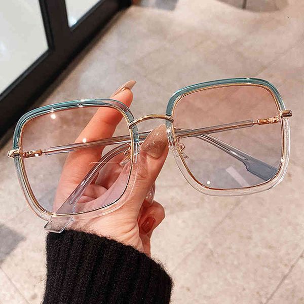 sunglasses vintage gradient color frame green clear for women 2021 fashion oversized alloy elegant sun glasses female shades, White;black 
sunglasses vintage gradient color frame green clear for women 2021 fashion oversized alloy elegant sun glasses female shades, White;black