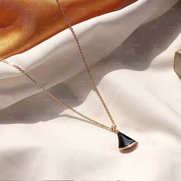 light luxury designer brand necklace women's fashion minority high-grade fan-shaped small skirt clavicle chain holiday gift for girlfri, Silver
light luxury designer brand necklace women's fashion minority high-grade fan-shaped small skirt clavicle chain holiday gift for girlfri, Silver
