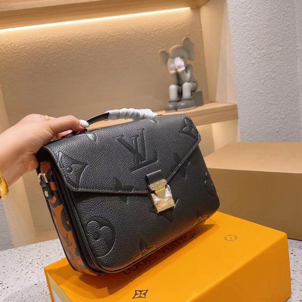 genuine leather women handbag shoulder bag woman cross body fashion flower with date code serial number embossed patterns 25*18cm 05
genuine leather women handbag shoulder bag woman cross body fashion flower with date code serial number embossed patterns 25*18cm 05