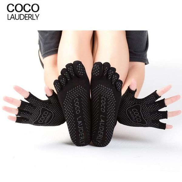 sports socks 1set professional yoga women non-slip five finger warm workout fitness exposed gloves 5 colors, Black
sports socks 1set professional yoga women non-slip five finger warm workout fitness exposed gloves 5 colors, Black