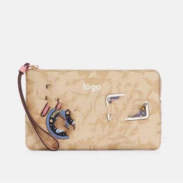 design 2021 new women's badge printing hand trend change mobile phone wrist dinner bag, Red;black
design 2021 new women's badge printing hand trend change mobile phone wrist dinner bag, Red;black