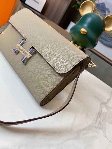 factory outlet the new women's cross grain cowhide one shoulder messenger bg cn be used s wllet or hndbg
factory outlet the new women's cross grain cowhide one shoulder messenger bg cn be used s wllet or hndbg