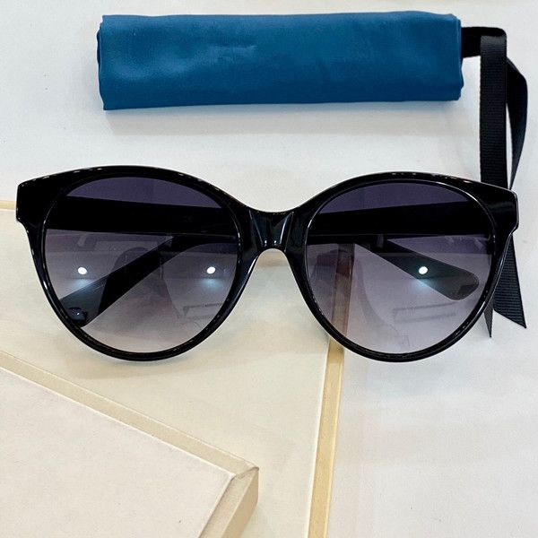 sunglasses classic fashion square summer style plate plus metal frame uv protection lens come with case with box, White;black
sunglasses classic fashion square summer style plate plus metal frame uv protection lens come with case with box, White;black