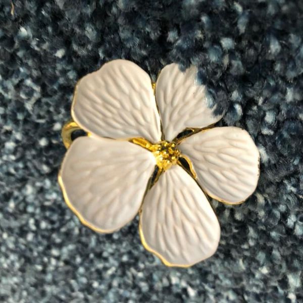 6pc wide round gold napkin rings metal cross hollow holder for table decoration buckle
6pc wide round gold napkin rings metal cross hollow holder for table decoration buckle