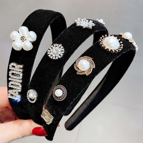 pearl camellia flower hoop temperament water drill female hairpin headdress, Black;brown
pearl camellia flower hoop temperament water drill female hairpin headdress, Black;brown