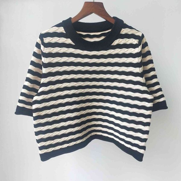 59% off factory outlet store wave contrast stripe mid sleeve knit for women in early autumn, White;black
59% off factory outlet store wave contrast stripe mid sleeve knit for women in early autumn, White;black