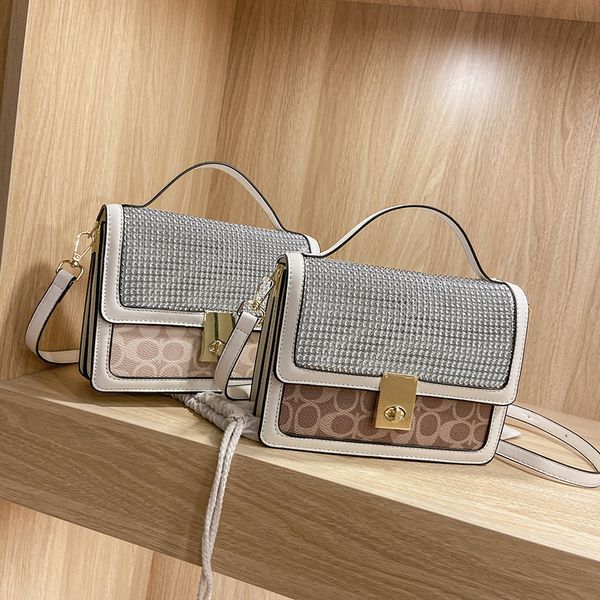 embossed heavy craft bright diamond hand simple atmosphere single shoulder fashion women's trend temperament messenger bag
embossed heavy craft bright diamond hand simple atmosphere single shoulder fashion women's trend temperament messenger bag
