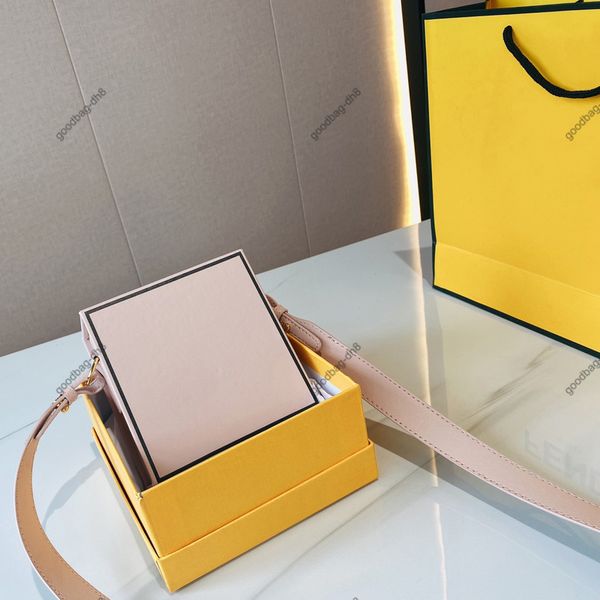 3a+ creative mini box crossbody bags women designer square rigid handbag magnetic buckle embroidery messenger bag
3a+ creative mini box crossbody bags women designer square rigid handbag magnetic buckle embroidery messenger bag