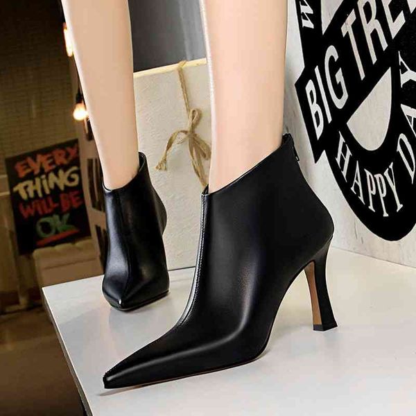 dress shoes concise women boots fashion patent leather high heels ankle boots elegant pointed toe autumn winter short office lady, Black
dress shoes concise women boots fashion patent leather high heels ankle boots elegant pointed toe autumn winter short office lady, Black