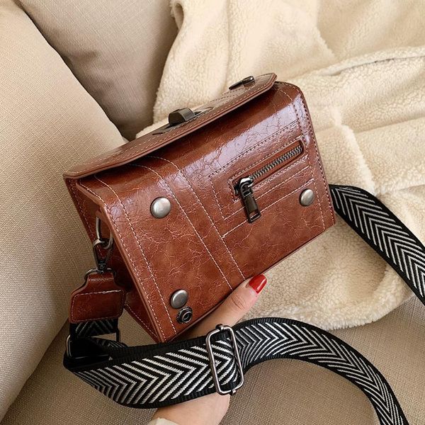 autumn frosted hand bill of lading shoulder bag personality rivet cross-body boston cross body
autumn frosted hand bill of lading shoulder bag personality rivet cross-body boston cross body