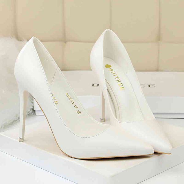 classic brand red bottom high heels platform shoe pumps nude black patent leather peep-toe women dress wedding sandals shoes g666
classic brand red bottom high heels platform shoe pumps nude black patent leather peep-toe women dress wedding sandals shoes g666