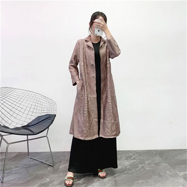coats fashion solid the wind spell to fold long sleeve dark buckle trench coat, Tan;black
coats fashion solid the wind spell to fold long sleeve dark buckle trench coat, Tan;black