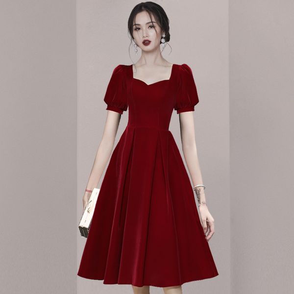 spring autumn elegant red velvet dresses women's square collar short sleeve vintage high waist chic midi dress vestidos 210514, Black;gray
spring autumn elegant red velvet dresses women's square collar short sleeve vintage high waist chic midi dress vestidos 210514, Black;gray