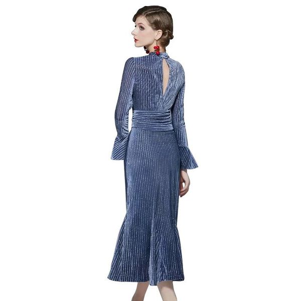 casual dresses 2021 spring and autumn women dress quality trumpet sleeve medium length velvet stripe waist close fitting fishtail, Black;gray
casual dresses 2021 spring and autumn women dress quality trumpet sleeve medium length velvet stripe waist close fitting fishtail, Black;gray