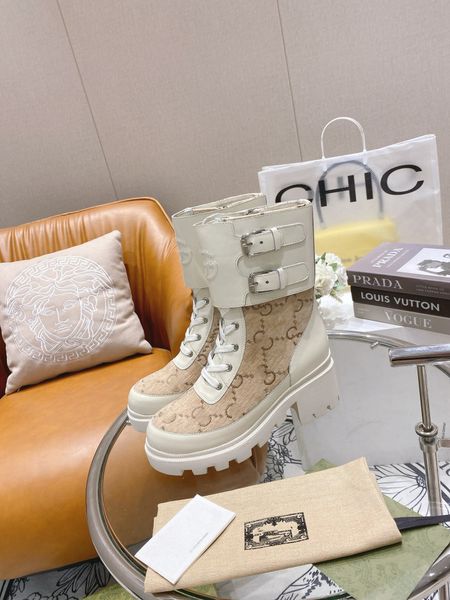 2021 women snow boots leather ankle booties chunky heel martin shoes print platform desert lace-up boot with box size 35-39, Black
2021 women snow boots leather ankle booties chunky heel martin shoes print platform desert lace-up boot with box size 35-39, Black