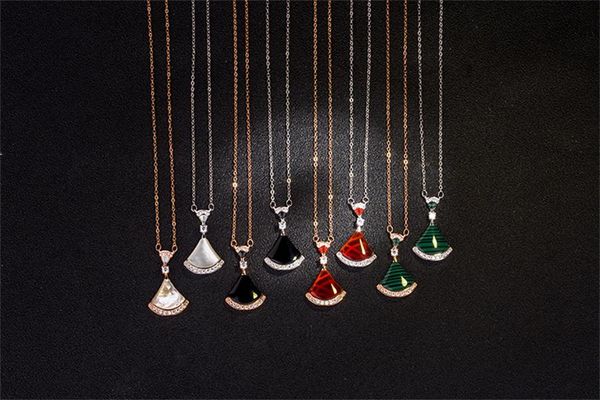 S925 Sterling Silver skirt Necklace European and American double headed small fan-shaped white Fritillaria Pendant
S925 Sterling Silver skirt Necklace European and American double headed small fan-shaped white Fritillaria Pendant