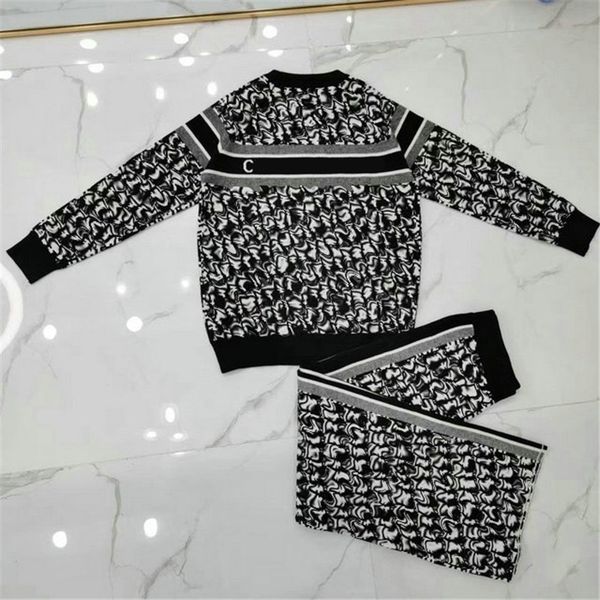 full letter printed tracksuits autumn winter knitted sports suit long sleeve trousers designer crew neck sweatshirts 2 piece set, Gray
full letter printed tracksuits autumn winter knitted sports suit long sleeve trousers designer crew neck sweatshirts 2 piece set, Gray