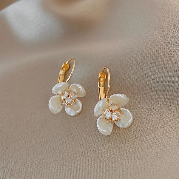 korean elegant zircon flower hoop earrings for women girls fashion metal chain cute rhinestone earrings jewelry, Golden;silver
korean elegant zircon flower hoop earrings for women girls fashion metal chain cute rhinestone earrings jewelry, Golden;silver