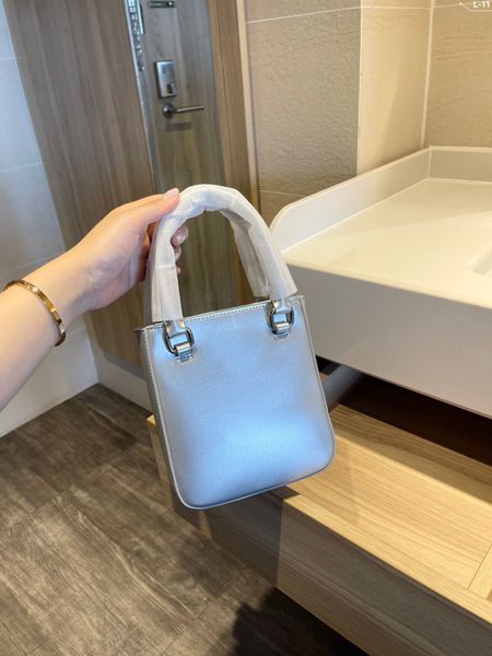 ladies brand lady totes bag luxurys designers chain women printing mother handbag fashion handbags cossbody bags wallet temperament leather
ladies brand lady totes bag luxurys designers chain women printing mother handbag fashion handbags cossbody bags wallet temperament leather