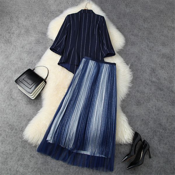elegant lady in the office two-piece outfit fall ladies'clothes fashion striped blazer and midi skirt suit, Black
elegant lady in the office two-piece outfit fall ladies'clothes fashion striped blazer and midi skirt suit, Black