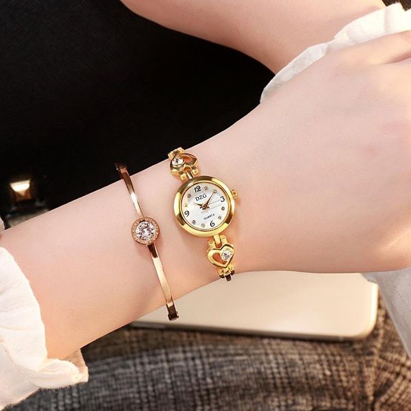 wristwatches fashion design heart-shaped diamond women ladies luxury casual versatile rhinestone quartz watch, Slivery;brown
wristwatches fashion design heart-shaped diamond women ladies luxury casual versatile rhinestone quartz watch, Slivery;brown