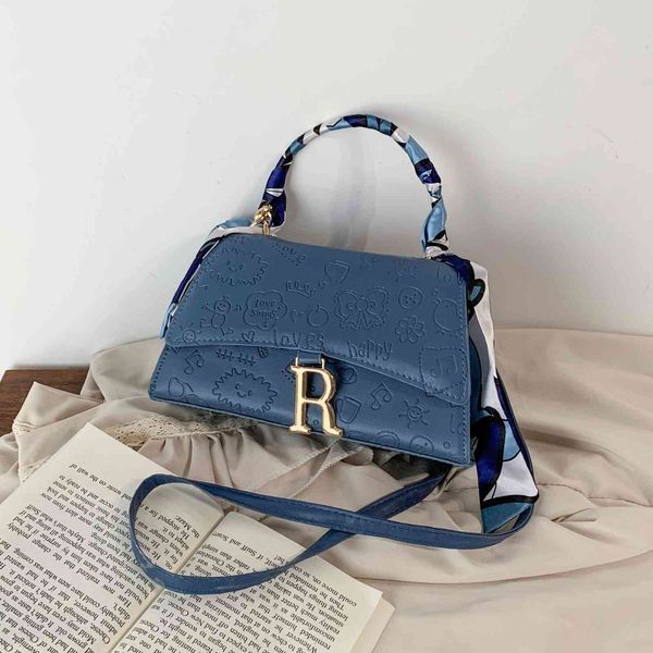 luxury quality autumn 2021 fashion textured silk scarf diagonal straddle single shoulder versatile portable small square bag
luxury quality autumn 2021 fashion textured silk scarf diagonal straddle single shoulder versatile portable small square bag
