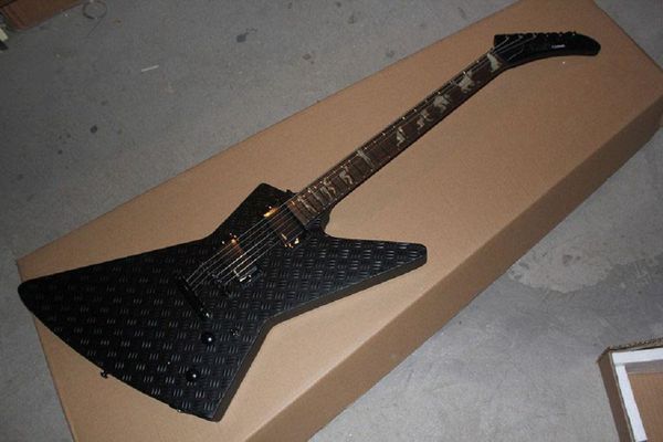 custom shop standard series black electrc guitar man & wolf inlays 3*3 diamond plate @20
custom shop standard series black electrc guitar man & wolf inlays 3*3 diamond plate @20