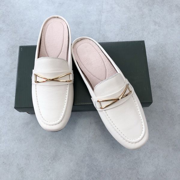 the first layer of cowhide casual lok fu slippers female spring new trendy hardware decoration low-heel shoes all-match single, Black
the first layer of cowhide casual lok fu slippers female spring new trendy hardware decoration low-heel shoes all-match single, Black