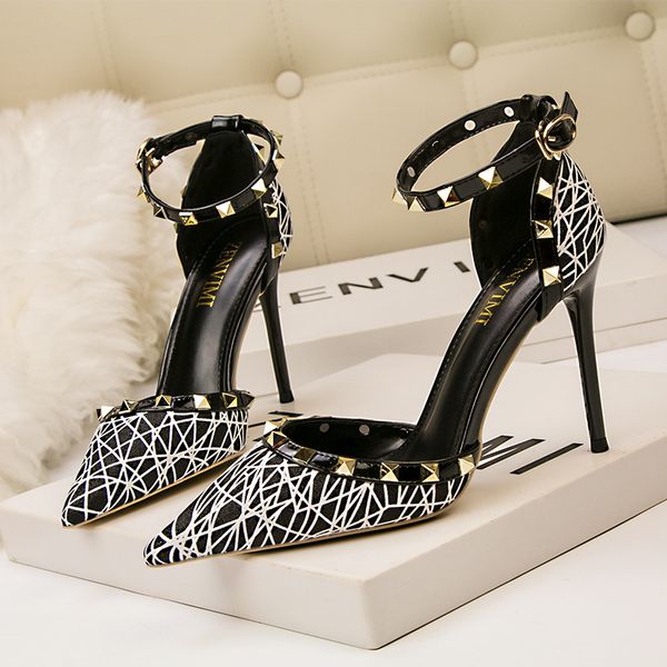 2021 heel nightclub womens shoes high heel shallow pointed-toe hollowed rivet strap sandals 1, Black
2021 heel nightclub womens shoes high heel shallow pointed-toe hollowed rivet strap sandals 1, Black