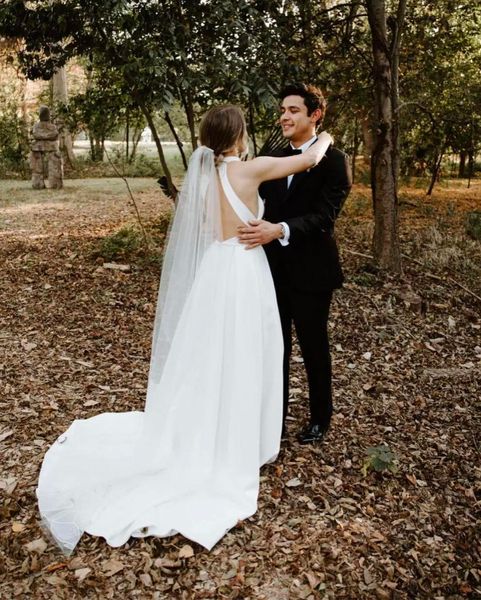 country a line white wedding dresses backless brdial gowns 2022 new style halter neck side split robe de soiree
country a line white wedding dresses backless brdial gowns 2022 new style halter neck side split robe de soiree