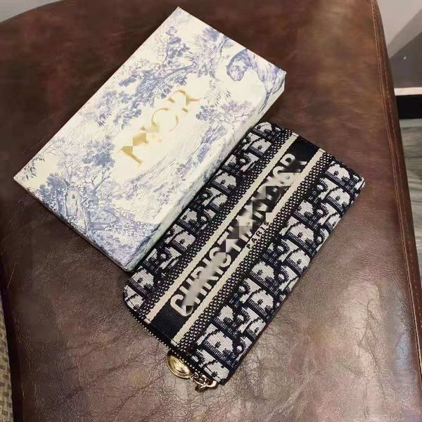 luxury design handbag 2021 new d family long large capacity multi card lady hand bag street trend mobile dinner bag
luxury design handbag 2021 new d family long large capacity multi card lady hand bag street trend mobile dinner bag