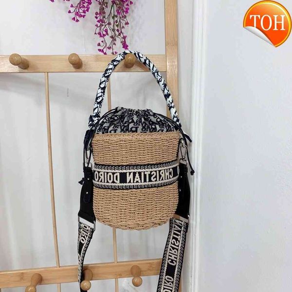 d home letter woven bag female 2021 new fashion versatile bucket single shoulder messenger portable hand straw
d home letter woven bag female 2021 new fashion versatile bucket single shoulder messenger portable hand straw