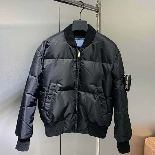 21ss women men jackets luxurys winter parkas letter symbol short length warm down jackets with cute bag 3 size s-l, Black
21ss women men jackets luxurys winter parkas letter symbol short length warm down jackets with cute bag 3 size s-l, Black