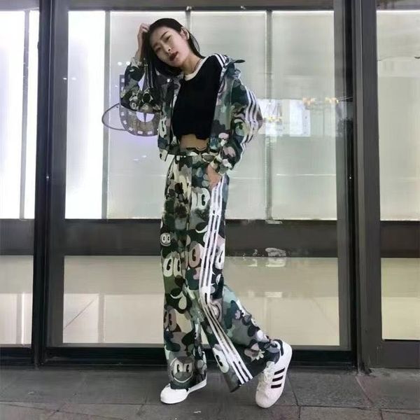 70% off 2021 autumn sports trendsetter new smiling face full print hooded coat wide leg trousers two piece set female, Gray
70% off 2021 autumn sports trendsetter new smiling face full print hooded coat wide leg trousers two piece set female, Gray