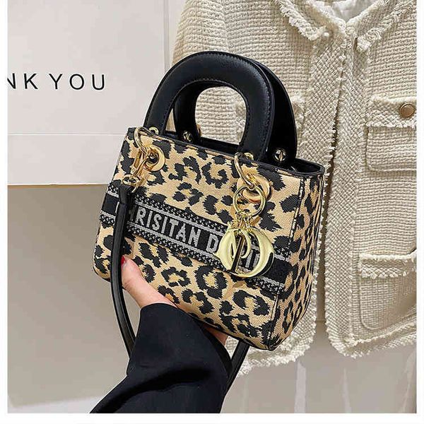 light luxurious bag woman 2022 new fashion texture hand large capacity leopard female messenger old flower diana bags purses ladies handbags
light luxurious bag woman 2022 new fashion texture hand large capacity leopard female messenger old flower diana bags purses ladies handbags