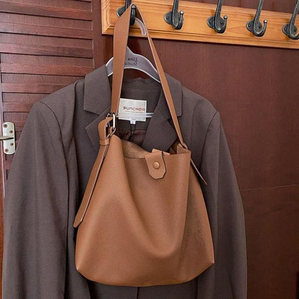 evening bags 2021 solid color shoulder women pu leather crossbody for female handbags shopping and travel large capacity totes
evening bags 2021 solid color shoulder women pu leather crossbody for female handbags shopping and travel large capacity totes
