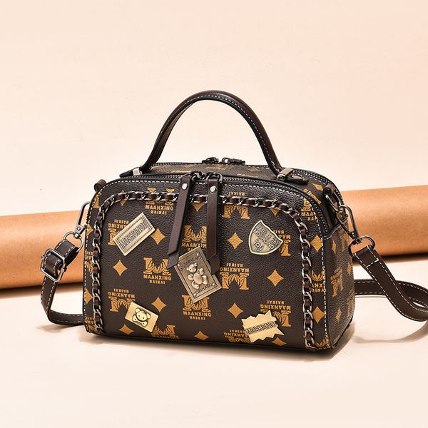 handbag 2021 korean fashion women's bag trend small printed single shoulder messenger, Black;red
handbag 2021 korean fashion women's bag trend small printed single shoulder messenger, Black;red