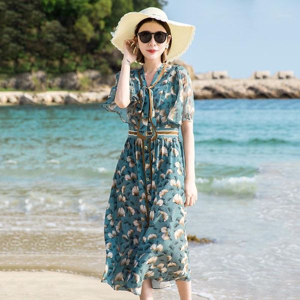 two piece dress silk 2021 summer style elegant v-neck sleeve lace up print blue, White
two piece dress silk 2021 summer style elegant v-neck sleeve lace up print blue, White